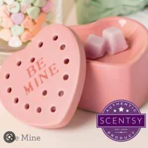 Be Mine Heart shaped Scentsy Warmer Brand New